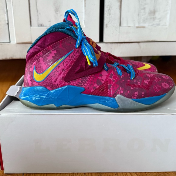 Nike LeBron Zoom Soldier VII Basketball Shoes
